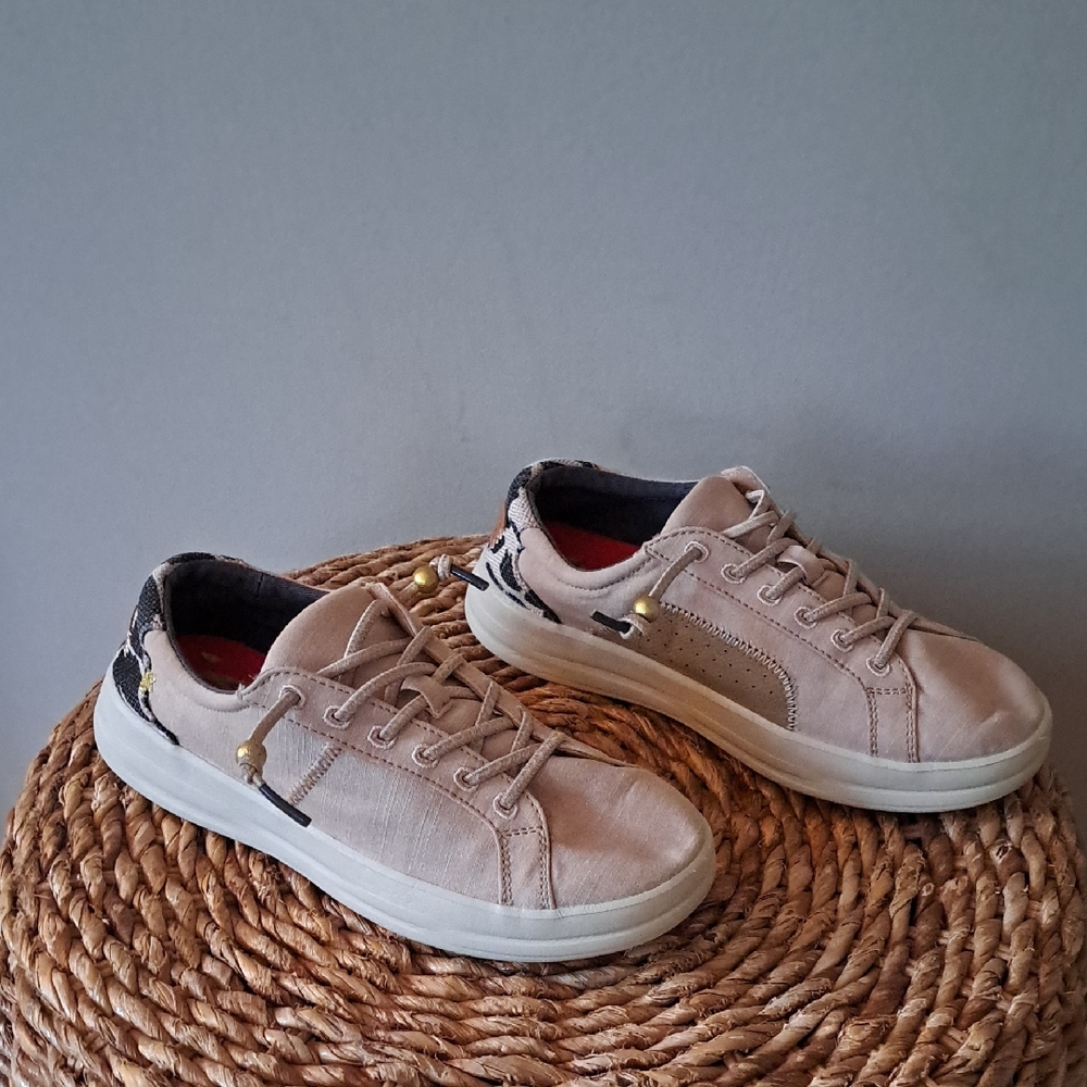 Hey Dude Womens Karina Classic Lightweight Slip-On Blush Canvas Loafers‎ S-5